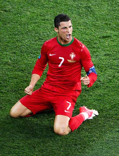 波兰主帅：即使踢得丑陋也要赢球；扎莱夫斯基染黄让我恼火（波兰主帅：宁踢得难看也要取胜，扎莱夫斯基吃黄令我恼火）