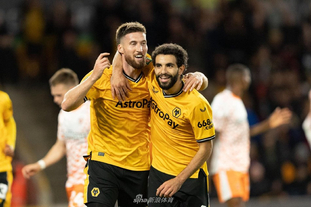 尴尬了！黄蜂关键时刻dnp鲍尔后打出26-8并赢下比赛（黄蜂关键时刻雪藏鲍尔，轰出26-8高潮并赢下比赛）