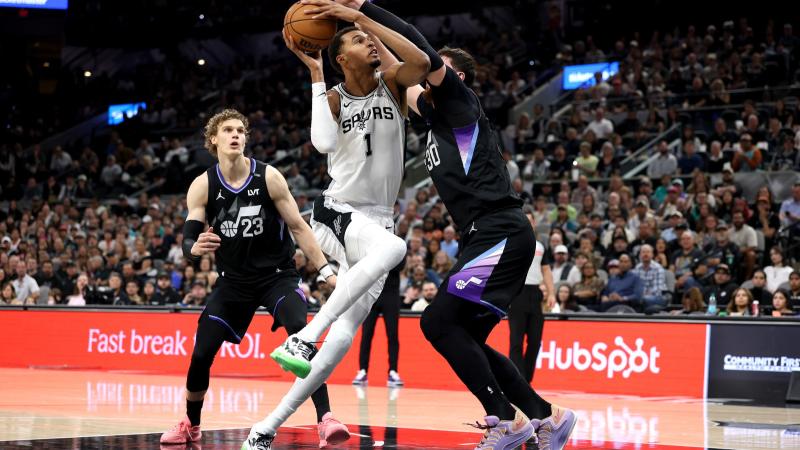 亚沙里：大约三个月后，能在一场友谊赛里首发的感觉真好（亚沙里：阔别三个月再度友谊赛首发，感觉真棒）