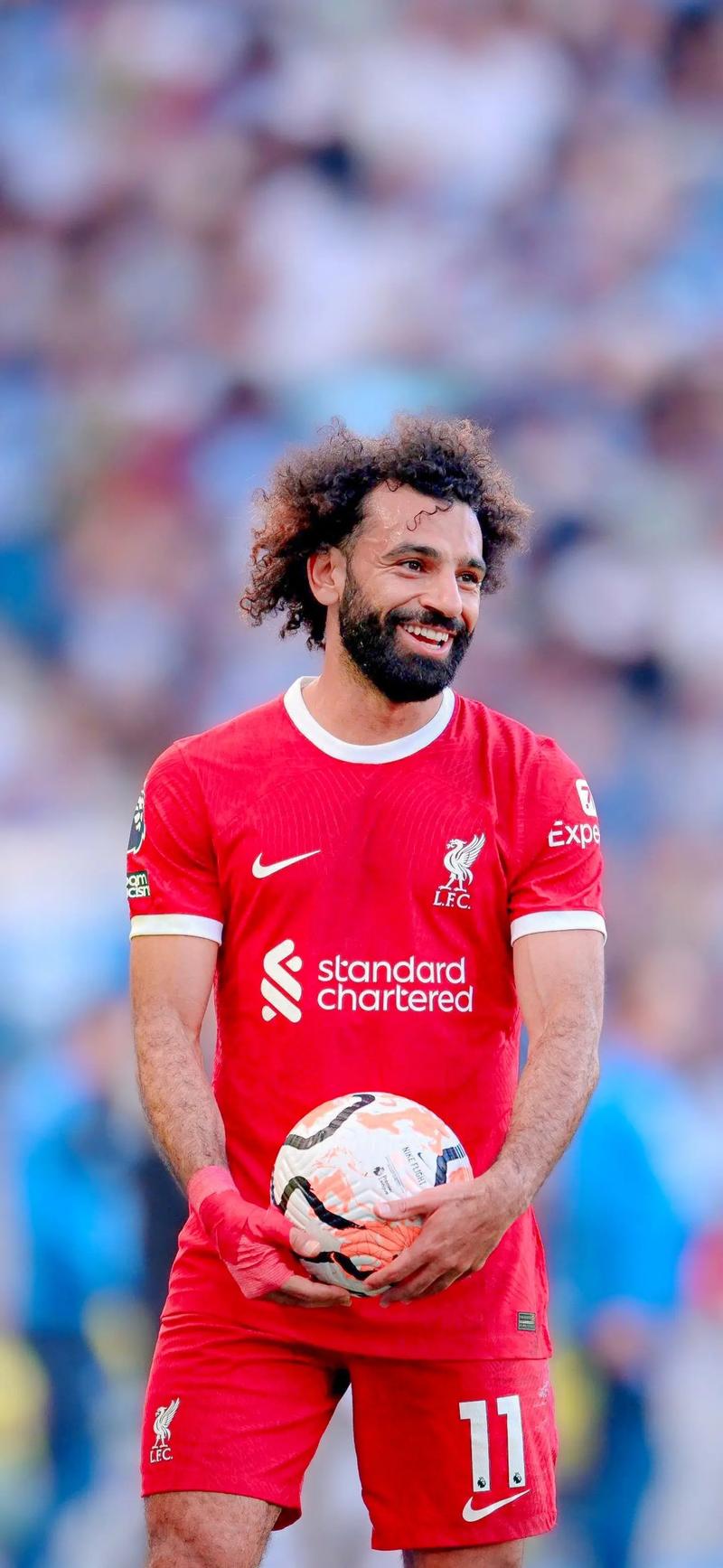 默特萨克、于大宝观战梅州U15vs浙江U15，并与小球员互动（默特萨克与于大宝现场观看梅州U15对浙江U15，并与小球员亲切互动）