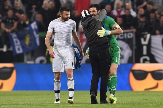 友谊赛战报：斯坦韦戴帽，张琳艳造险，英格兰女足8-0中国女足（热身赛快讯：英格兰女足8-0中国女足，斯坦韦上演帽子戏法，张琳艳屡造险情）