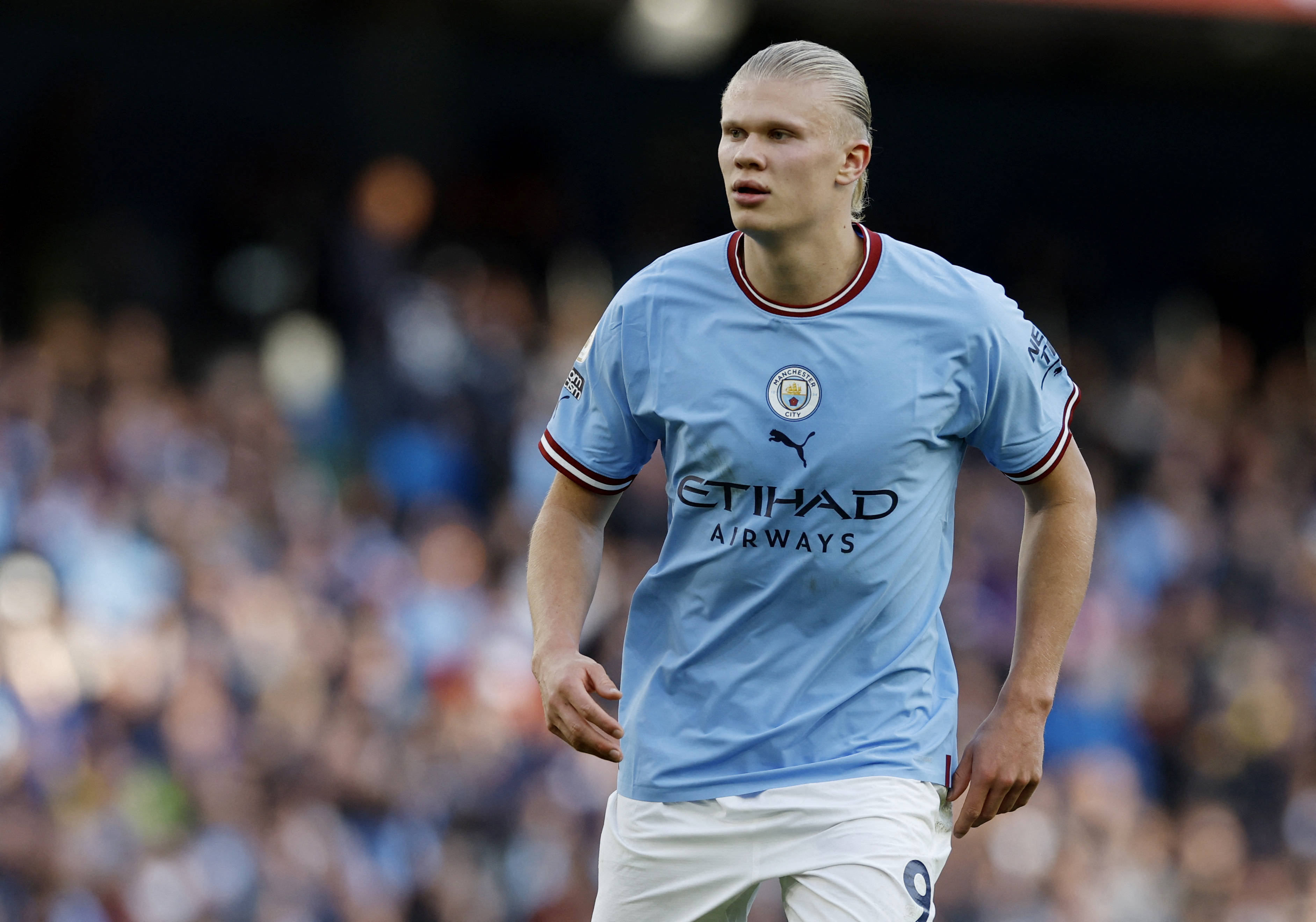 官方：阿贾克斯与18岁后防小将亚伦·鲍曼续约至2030年（阿贾克斯官宣：18岁后防新秀亚伦·鲍曼续约至2030年）