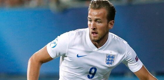 斯基拉：阿森纳正在关注铃木彩艳，有意在下个赛季引进他（斯基拉：阿森纳密切考察铃木彩艳，拟于下赛季完成引进）