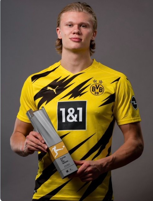 拜仁慕尼黑莱万帽子戏法再创纪录（莱万帽子戏法助拜仁再创纪录）