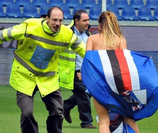 库珀回忆与梅西交手：我让全队封他的左脚，他用右脚进了两个（库珀谈与梅西对阵：全队封左脚，结果他右脚梅开二度）